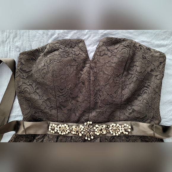 Beautiful strapless Prom Dress/Formal. Black and Gold. Sz 9/10 - Picture 5 of 11